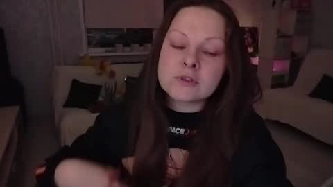 Mila online show from November 14, 2025, 8:51 pm