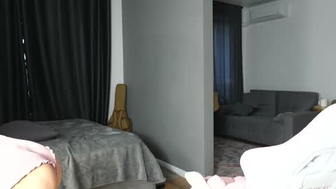 A online show from September 25, 2025, 8:07 am