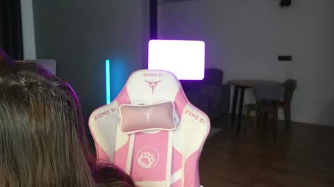 A online show from October 20, 2025, 8:15 am