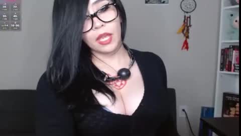 Snapshot of amilustxx chatting on February 11, 2026, 9:42 pm amilust online show from February 11, 2026, 9:42 pm
