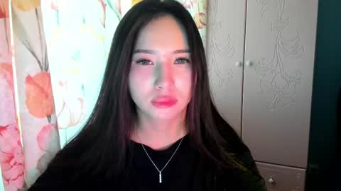 Snapshot of amina_artin chatting on November 24, 2025, 7:41 am Amina online show from November 24, 2025, 7:41 am