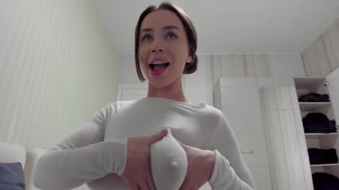 Snapshot of aminaswan_ chatting on June 1, 2026, 6:20 pm Kristina online show from June 1, 2026, 6:20 pm