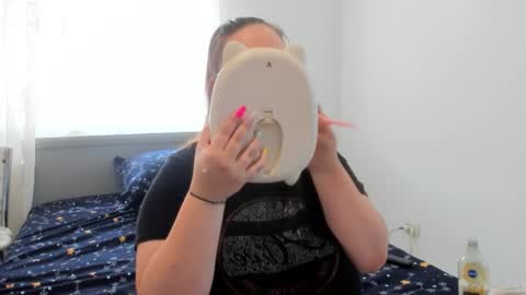 Amira Vyxen online show from May 20, 2026, 7:47 am