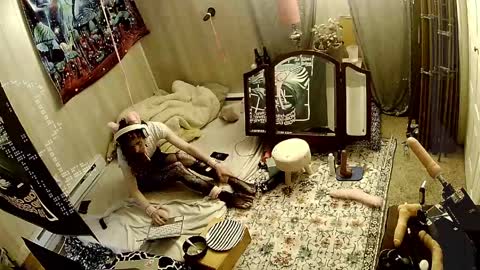 amituist online show from April 15, 2026, 1:51 pm