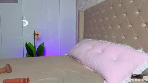 Amy online show from December 1, 2025, 9:25 am