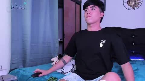 Snapshot of amon_kyle chatting on February 26, 2025, 11:15 pm Amon online show from February 26, 2025, 11:15 pm