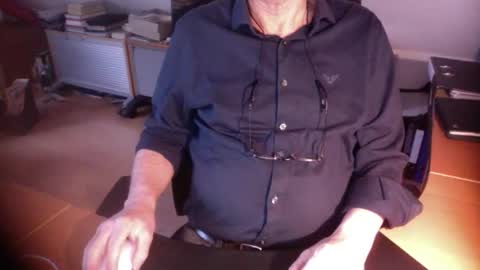 Amor2200 online show from February 9, 2026, 8:29 am