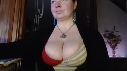 amorelara online show from March 3, 2025, 4:14 pm