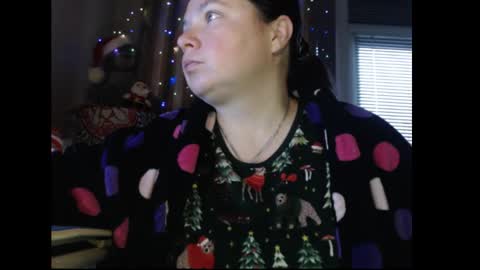 amorelara online show from November 17, 2025, 6:08 am