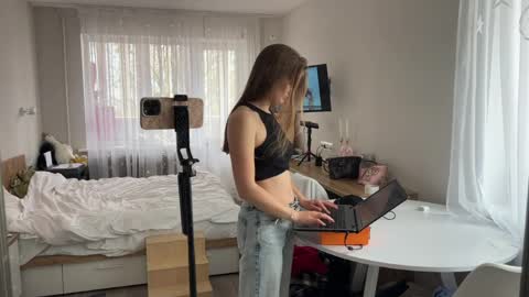 amorelle_ online show from April 13, 2026, 7:58 am