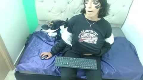 amoremerchmar online show from July 27, 2026, 2:51 am