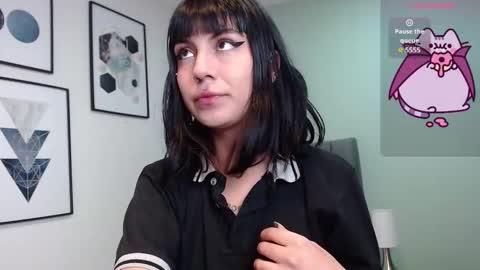 Amy 3 online show from November 13, 2025, 4:44 am