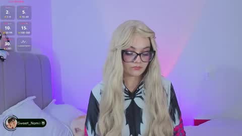 Snapshot of amy_lit chatting on April 23, 2026, 1:51 am Hello I am Allison Welcome to my room and let is have a good time together whith me online show from April 23, 2026, 1:51 am