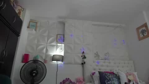 Snapshot of amy_queents chatting on December 31, 2024, 5:40 pm Amy Caroland online show from December 31, 2024, 5:40 pm