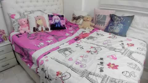 Snapshot of amy_queents chatting on February 15, 2025, 1:31 am Amy Caroland online show from February 15, 2025, 1:31 am