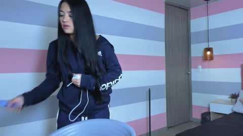 amy_saenz_ online show from October 22, 2025, 10:26 am