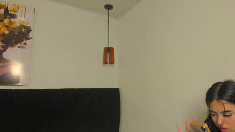 amy_saenz_ online show from October 31, 2025, 10:05 am