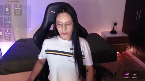 Mia Cristancho online show from December 4, 2025, 7:22 pm