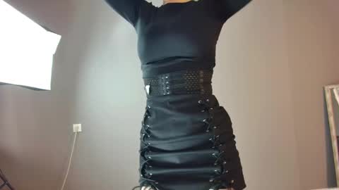 amylanee online show from November 26, 2025, 8:37 am