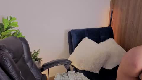 Snapshot of amyross1 chatting on December 1, 2025, 12:15 am Aleja online show from December 1, 2025, 12:15 am