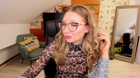 Snapshot of amyrossie chatting on December 3, 2024, 5:12 pm AmyRossie online show from December 3, 2024, 5:12 pm