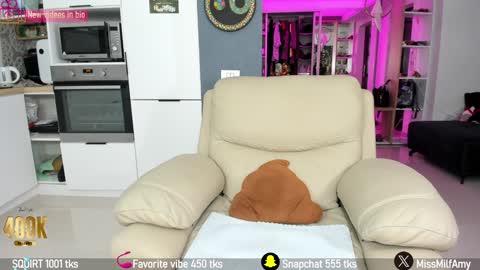 Snapshot of amysuperheroes chatting on January 11, 2025, 1:32 pm Next stream Dec 3 online show from January 11, 2025, 1:32 pm