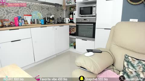 Snapshot of amysuperheroes chatting on January 22, 2025, 12:27 pm Next stream Dec 3 online show from January 22, 2025, 12:27 pm