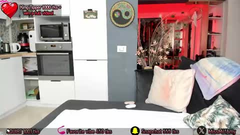 Snapshot of amysuperheroes chatting on February 19, 2025, 11:28 am Next stream Dec 3 online show from February 19, 2025, 11:28 am