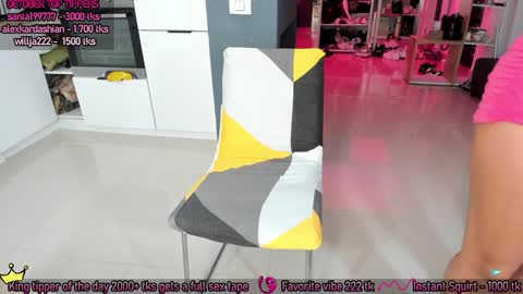 Snapshot of amysuperheroes chatting on October 4, 2025, 7:50 am Next stream Dec 3 online show from October 4, 2025, 7:50 am