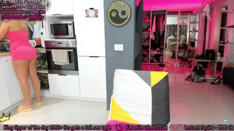 Snapshot of amysuperheroes chatting on October 18, 2025, 8:15 am Next stream Dec 3 online show from October 18, 2025, 8:15 am