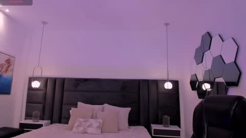 AMY WALKER online show from February 1, 2025, 4:00 pm