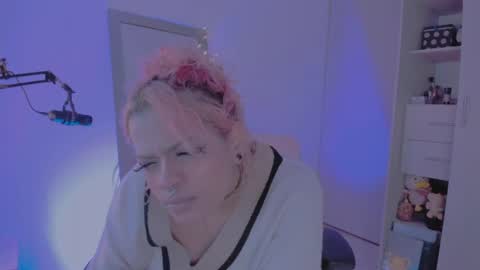 Snapshot of amyy_rouse chatting on April 4, 2026, 4:44 am Collinns online show from April 4, 2026, 4:44 am