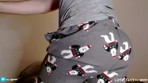 Snapshot of an_expose chatting on December 2, 2024, 3:04 am an expos online show from December 2, 2024, 3:04 am