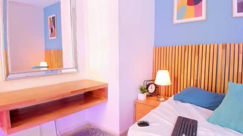 Ana Gonzalez online show from November 15, 2025, 1:07 pm