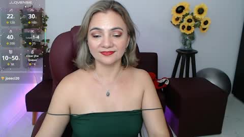 Snapshot of ana_hotmilfx chatting on April 24, 2026, 1:30 am ANA online show from April 24, 2026, 1:30 am
