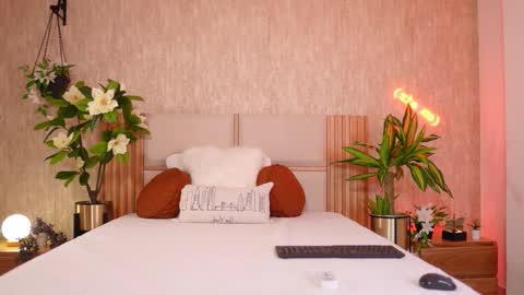 Ana  online show from September 13, 2025, 3:39 am