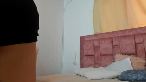 ana_star_ online show from April 9, 2026, 8:58 pm