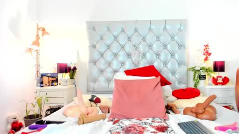 anaa_bellaa online show from March 6, 2025, 4:17 pm