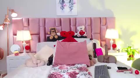 anaa_bellaa online show from July 27, 2026, 1:07 pm