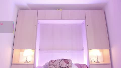 anaacollins_ online show from October 20, 2025, 11:43 am