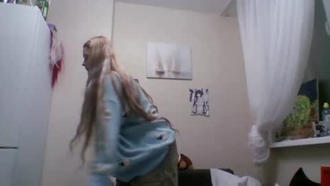 Malvina online show from June 25, 2026, 9:41 pm