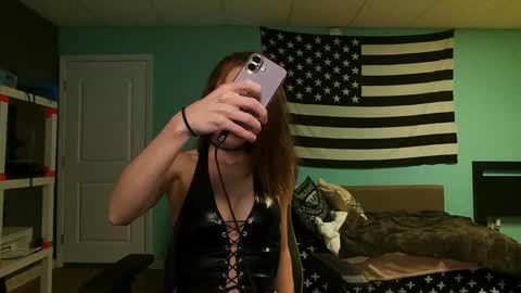Anabelleleigh online show from February 17, 2026, 3:47 am