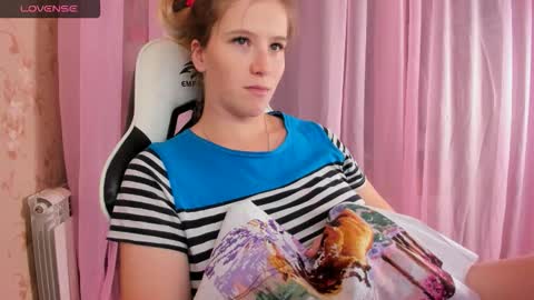 AnabelMelody online show from November 14, 2025, 6:06 pm