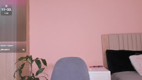 Snapshot of anahenao chatting on March 8, 2025, 3:06 am Ana Henao or Annie... Follow me ahenaocb Insta X online show from March 8, 2025, 3:06 am