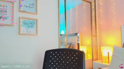 Snapshot of anahi_maite chatting on April 26, 2026, 6:05 pm Anahi online show from April 26, 2026, 6:05 pm