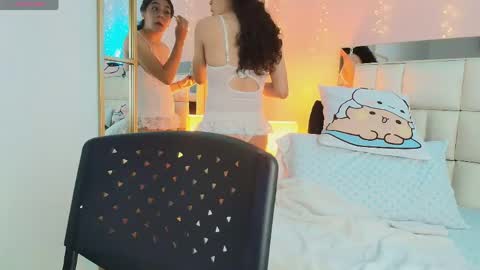 Snapshot of anahi_maite chatting on May 13, 2026, 7:22 pm Anahi online show from May 13, 2026, 7:22 pm