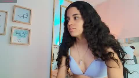 Snapshot of anahi_maite chatting on May 17, 2026, 1:29 pm Anahi online show from May 17, 2026, 1:29 pm
