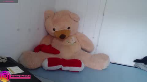 Anahi Browns online show from February 24, 2025, 7:41 pm