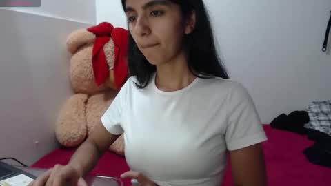 Anahi Browns online show from May 7, 2026, 9:53 pm