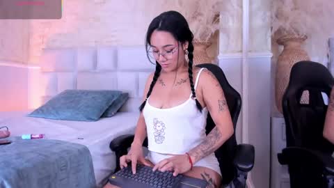 Im Sara  online show from May 1, 2026, 4:06 am